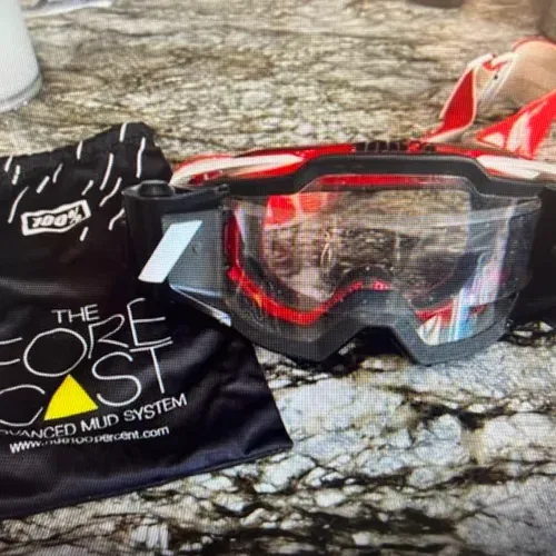 100% Goggles & Case With Extras!