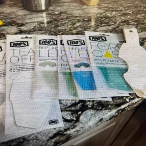 100% Goggles & Case With Extras!