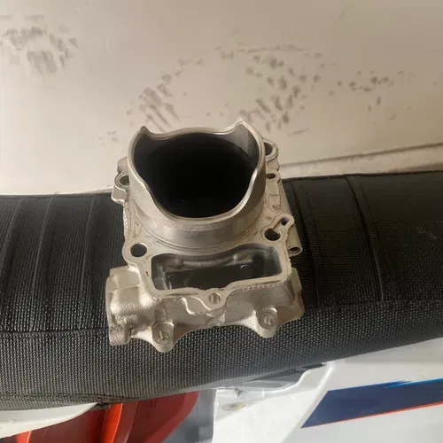 2019-2021 yz250f cylinder jug 