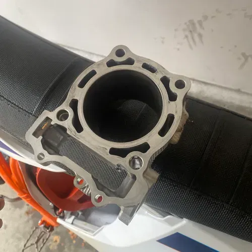2019-2021 yz250f cylinder jug 