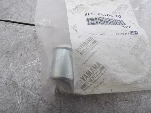 YAMAHA OEM NOS FRONT WHEEL AXLE SPACER COLLAR  4ES-25183-10  YZ80
