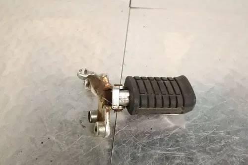 1984-1985 HONDA VT700C VT 700C SHADOW FRONT RIGHT FOOT PEG 50610-ME9-670