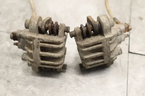2005 POLARIS PREDATOR 500 OEM LEFT FRONT BRAKE CALIPER 1910689