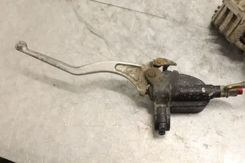 2005 POLARIS PREDATOR 500 OEM LEFT FRONT BRAKE CALIPER 1910689