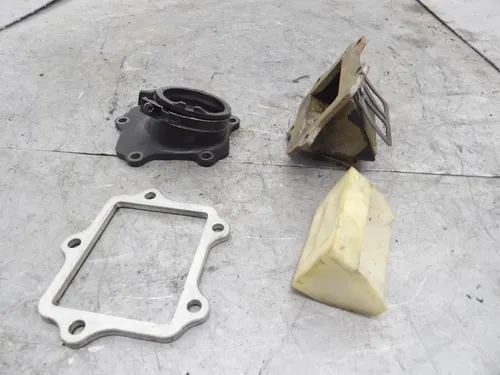 2021 YAMAHA 02-22 YZ250 OEM INTAKE REED VALVE BLOCK CARB BOOT JOINT REEDS