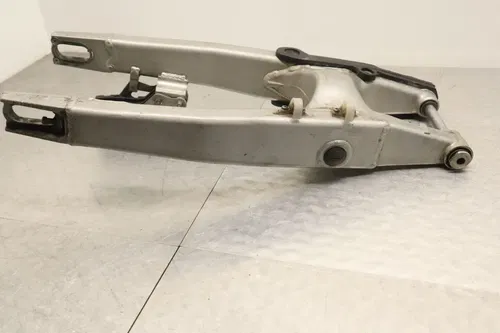 2005 2006 SUZUKI RMZ250 OEM SWINGARM SWING ARM SUSPENSION KK330-01005-7CE #8934