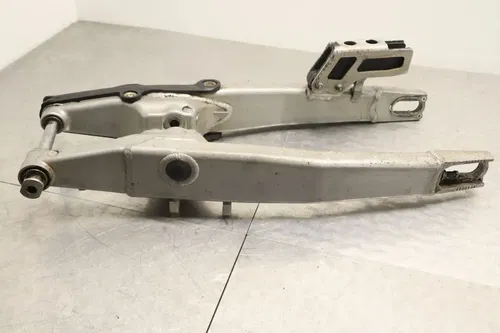2005 2006 SUZUKI RMZ250 OEM SWINGARM SWING ARM SUSPENSION KK330-01005-7CE #8934