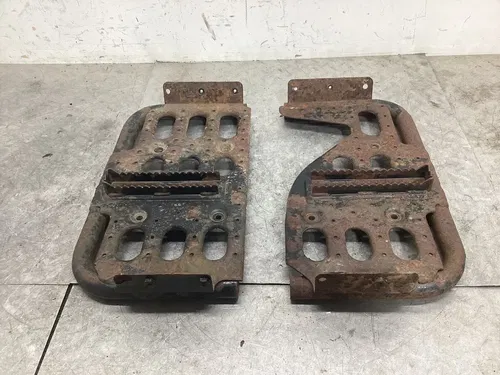 2000 Arctic Cat 500 4x4 Automatic OEM LEFT RIGHT FOOT REST PEG STEP FOOTWELLS