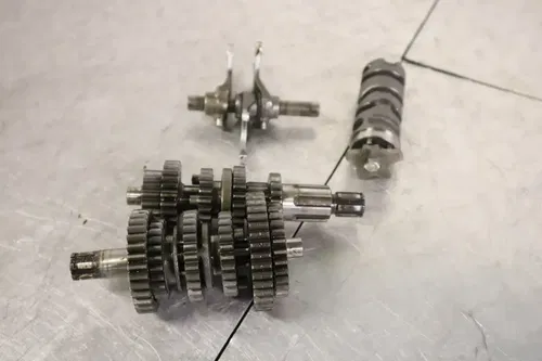 HONDA OEM ENGINE TRANSMISSION TRANNY ASSEMBLY GEARS 23211-149-000 #8818
