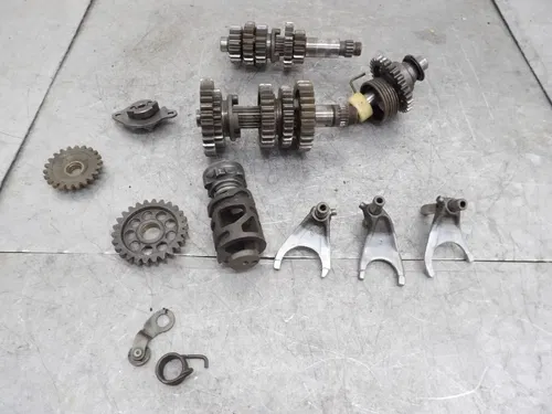 2005 YAMAHA YZ250F OEM ENGINE TRANSMISSION TRANNY ASSEMBLY GEARS SHIFT FORKS