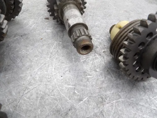 2005 YAMAHA YZ250F OEM ENGINE TRANSMISSION TRANNY ASSEMBLY GEARS SHIFT FORKS