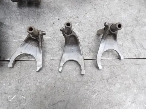 2005 YAMAHA YZ250F OEM ENGINE TRANSMISSION TRANNY ASSEMBLY GEARS SHIFT FORKS