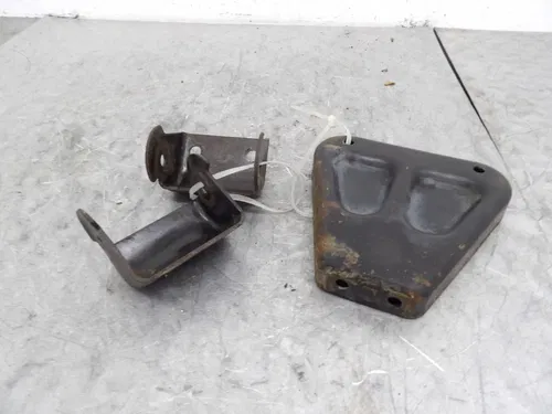 2000 POLARIS SPORTSMAN 335 4X4 TRANSMISSION MOUNTING MOTOR BRACKETS