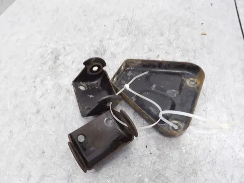 2000 POLARIS SPORTSMAN 335 4X4 TRANSMISSION MOUNTING MOTOR BRACKETS