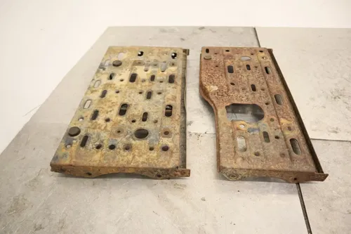 1998 YAMAHA GRIZZLY 600 YFM600FWA 4X4 OEM LEFT RIGHT FOOT REST PEG STEP