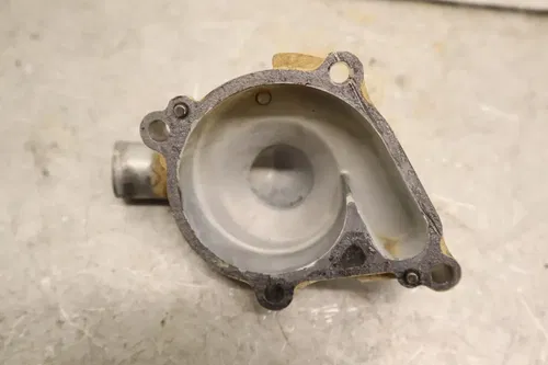 2006 KAWASAKI BRUTE FORCE 650 KVF650F 4X4I OEM ENGINE WATER COOLANT PUMP  COVER