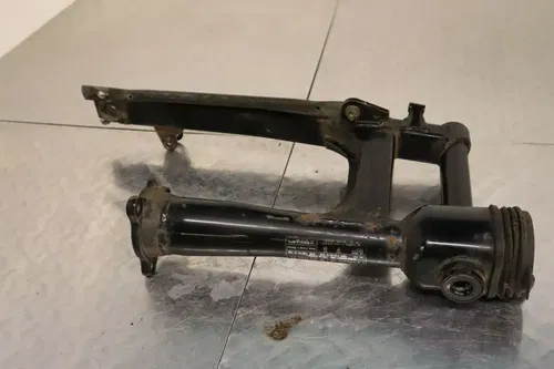 1984-1985 HONDA VT700C VT 700C SHADOW SWINGARM 52100-ME9-000 FREE SHIPPING