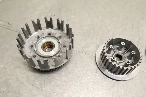 09-13 YAMAHA YZ250F OEM CLUTCH BASKET INNER HUB PRESSURE PLATE 5XC-16150-10-00