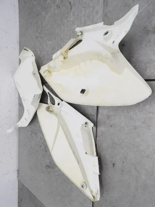2002 HONDA CRF450R OEM FRONT PLATE NUMBER LEFT RIGHT COVER FAIRING COWL