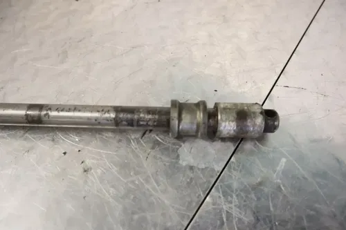 1982-1985 HONAD CB650SC NIGHTHAWK REAR AXLE 42301-ME5-000 FREE SHIPPING