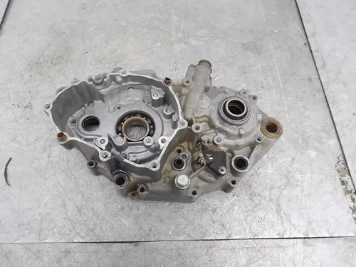 YAMAHA 2001 WR250F YZ250F LEFT ENGINE MOTOR CRANKCASE CRANK CASES BLOCK