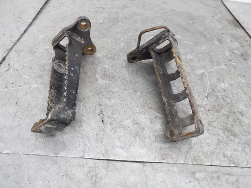 2004 04 Yamaha YFZ450 Foot Pegs Left and Right OEM 5TG-27411-01-00