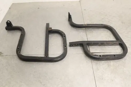 2009 CAN-AM DS70 OEM LEFT RIGHT FOOTWELL SUPPORT BRACKETS MOUNTS V50099DGF060BK