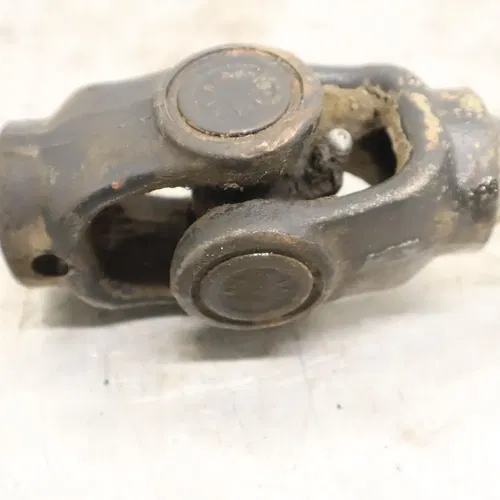 2002 Polaris Sportsman 500 4x4 HO OEM FRONT FINAL DRIVE SHAFT U JOINT YOKE