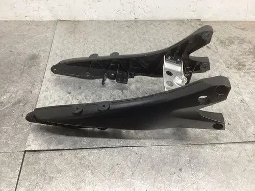 2006 Suzuki GSXR600 OEM REAR SUBFRAME BACK SUB FRAME 41211-01H00-YAP