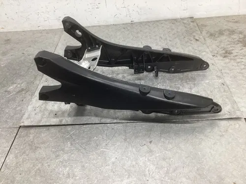 2006 Suzuki GSXR600 OEM REAR SUBFRAME BACK SUB FRAME 41211-01H00-YAP