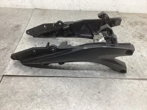 2006 Suzuki GSXR600 OEM REAR SUBFRAME BACK SUB FRAME 41211-01H00-YAP