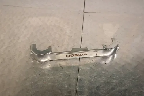 1984-1985 HONDA CT700C VT 700C SHADOW FRONT FORK COVER 61401-ME9-770 FREE SHIP