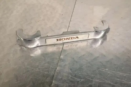 1984-1985 HONDA CT700C VT 700C SHADOW FRONT FORK COVER 61401-ME9-770 FREE SHIP