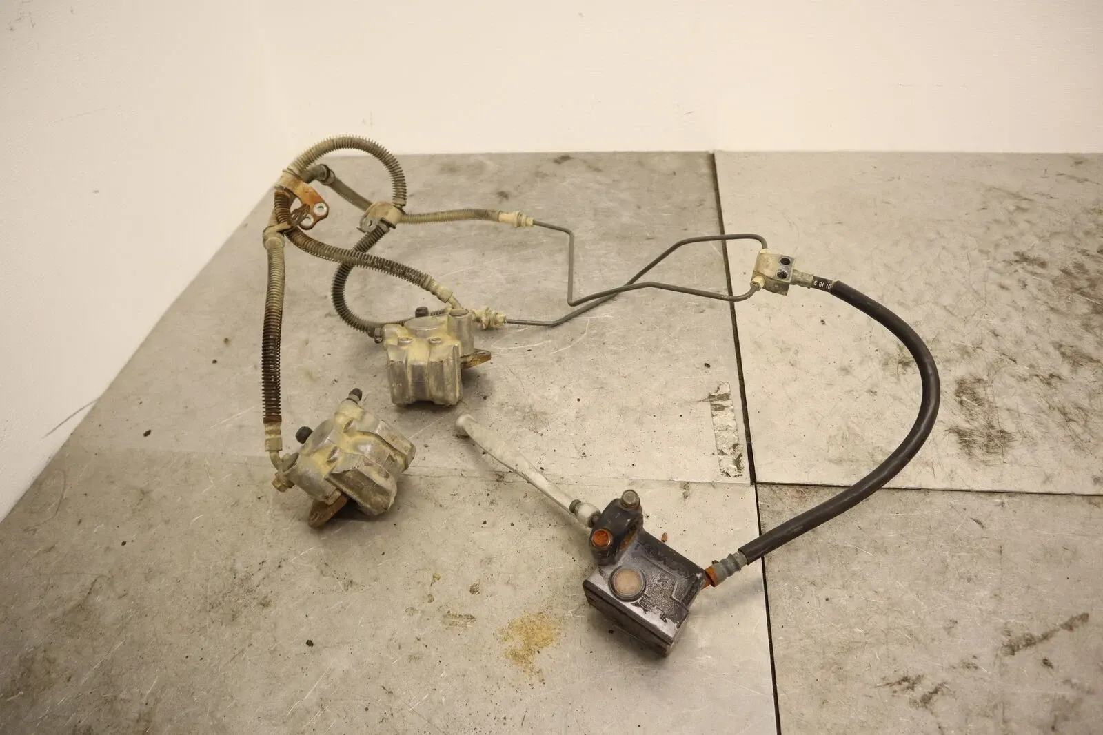 1998 YAMAHA GRIZZLY 600 YFM600FWA 4X4 OEM LEFT RIGHT FRONT BRAKE CALIPER MASTER