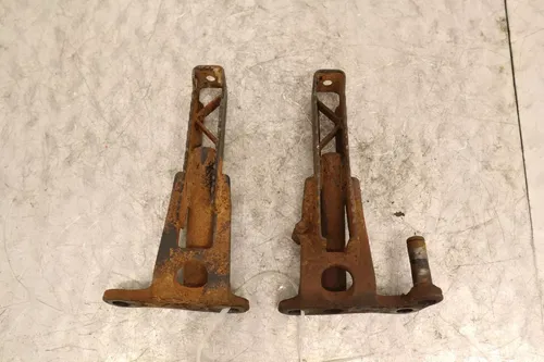 1988 YAMAHA MOTO 4 YFM200DX OEM LEFT RIGHT FOOT RESTS PEGS STEPS