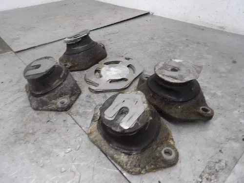 Honda Aquatrax R-12X 2007 Engine Motor Mounts Set of 4 50201-HW1-682