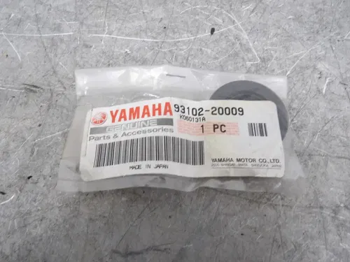 NOS 93102-20009  Yamaha Oil Seal DT80 DT250 GT80 GTMXD LB50 TW200 TT250