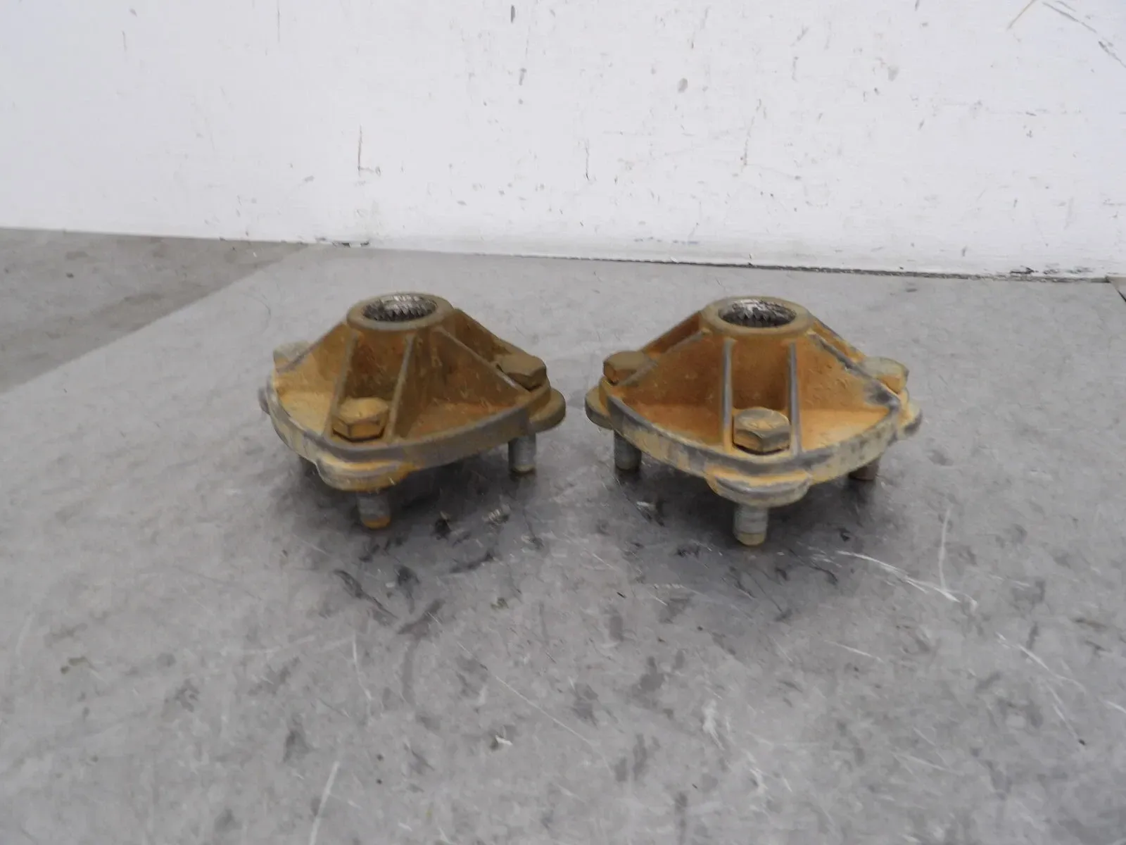 1998 POLARIS XPLORER 400L OEM REAR BACK WHEEL RIGHT LEFT HUBS HUB SET