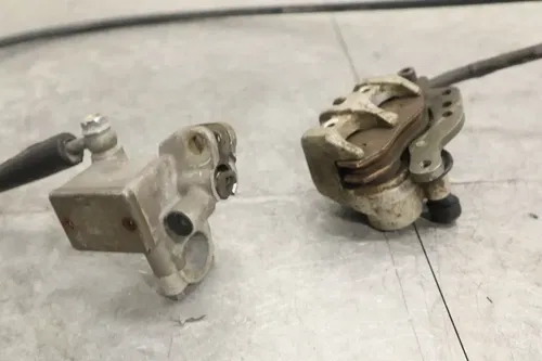 1991 SUZUKI RMX250 FRONT BRAKE CALIPER 59300-27C10