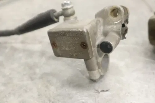 1991 SUZUKI RMX250 FRONT BRAKE CALIPER 59300-27C10