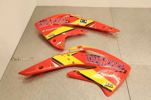 HONDA 2004 CR85R CR85RB TANK SHROUDS LEFT RIGHT BODY