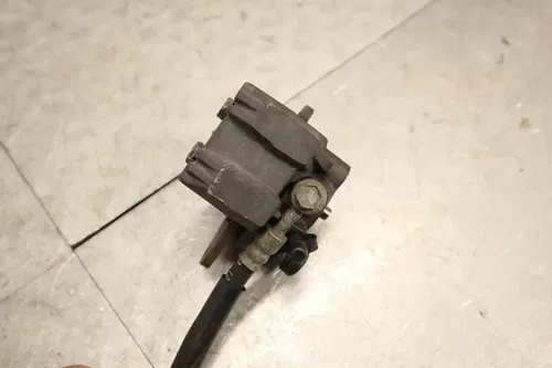 2004 YAMAHA YFZ450 OEM REAR BACK BRAKE CALIPER 5TG-2580W-00-00