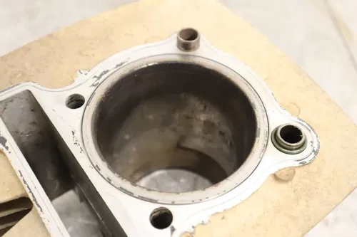 2004 YAMAHA BIG BEAR 400 YFM400 OEM ENGINE TOP END CYLINDER JUG *NEEDS BORE*