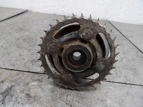 1986 BW80 Yamaha rear wheel sprocket clutch hub