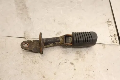 1995 KAWASAKI KE100 OEM RIGHT FRONT FOOT REST PEG STEP