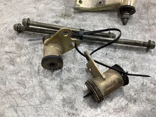 2004 Yamaha Bruin 350 YFM350BA OEM MOTOR ENGINE MOUNT STAY BRACKET