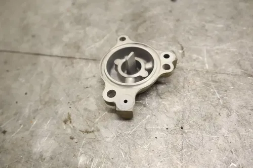 2004 YAMAHA YZ250F OEM ENGINE OIL PUMP FILTER COVER 5BE-13447-10-00
