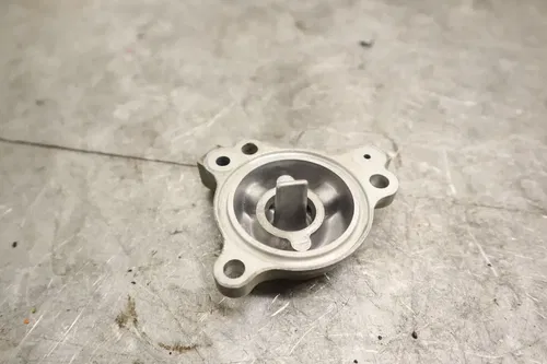 2004 YAMAHA YZ250F OEM ENGINE OIL PUMP FILTER COVER 5BE-13447-10-00