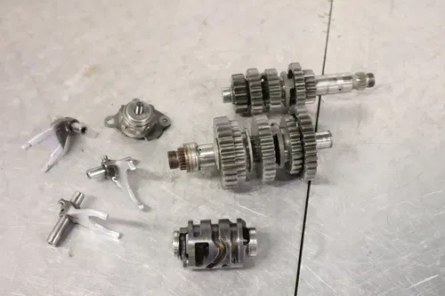 01-07 YAMAHA YZ250F OEM ENGINE TRANSMISSION TRANNY ASSEMBLY GEARS