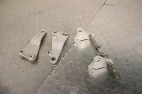 2010-2013 YAMAHA YZ450F ENGINE MOUNTS 33D-21425-00-00 33D-21426-00-00 FREE SHIP